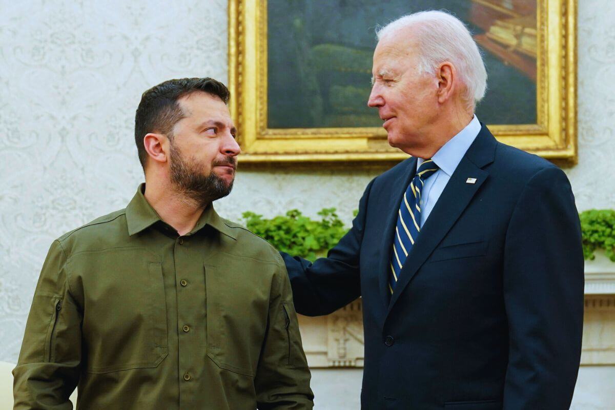 Biden Apologizes to Zelenskyy for Aid Delays